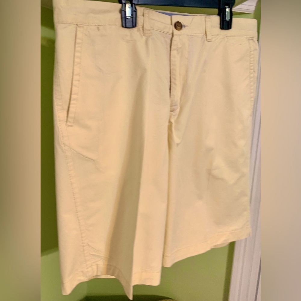 Tommy Hilfiger Light Yellow Cotton Flat Front ShortsSize 34